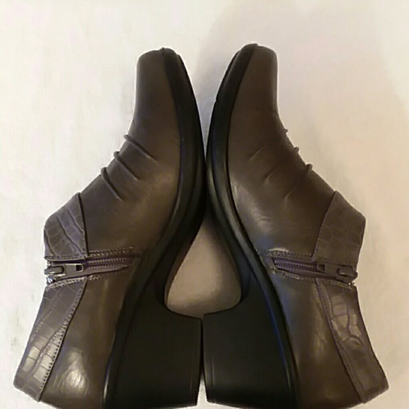 Easy Street gray shoe boot with croco - Picture 4 of 8